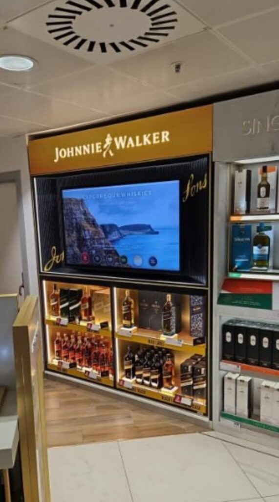 Sharjah_Airport_Johnnie_Walker_TopRockInt (6)